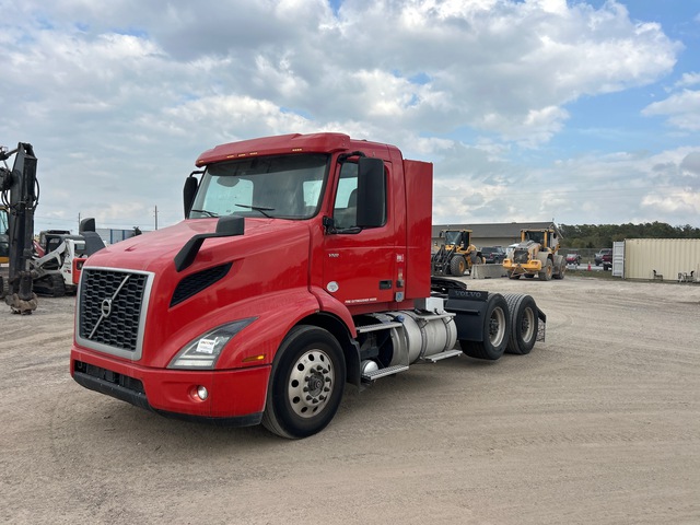 2020 Volvo VNR 6x2 T/A Day Cab Truck Tractor