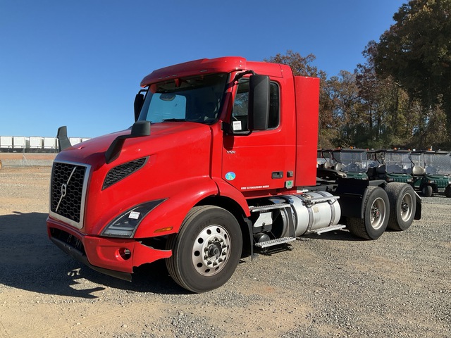 2021 Volvo VNR 6x2 T/A Day Cab Truck Tractor