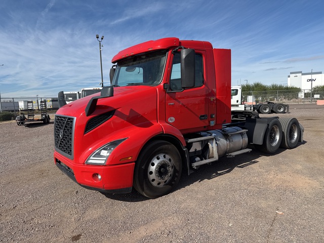 2021 Volvo VNR 6x2 T/A Day Cab Truck Tractor