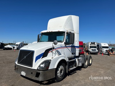 2011 Volvo VNL 6x4 トラックトラクター（T/A）