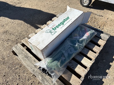 Quantity of (32) Gator Original Slow Release Watering Bag For Trees 造園機械 (Unused)