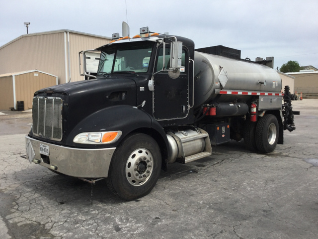 Etnyre Asphalt Distributor on 2008 Peterbilt 335 S/A Truck