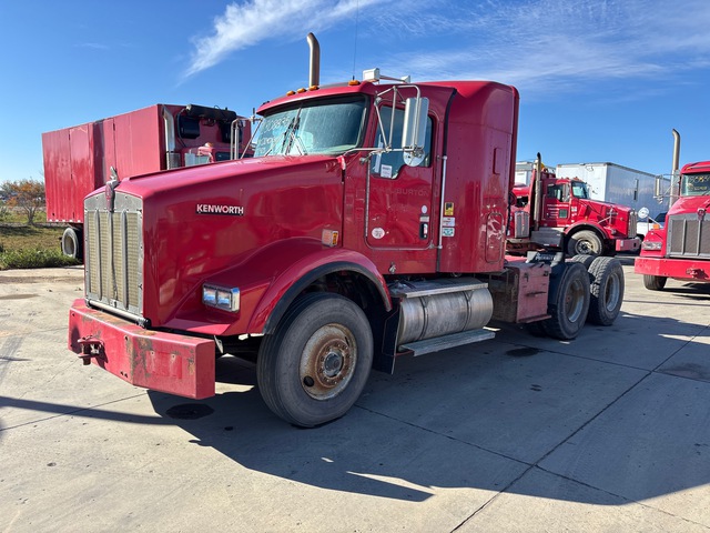 2012 Kenworth T800 6x4 T/A Sleeper Truck Tractor (Inoperable)