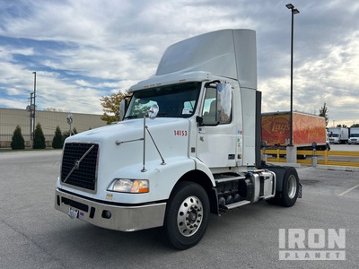 2013 Volvo VNM 4x2 Cabeza Tractora Cabina Corta