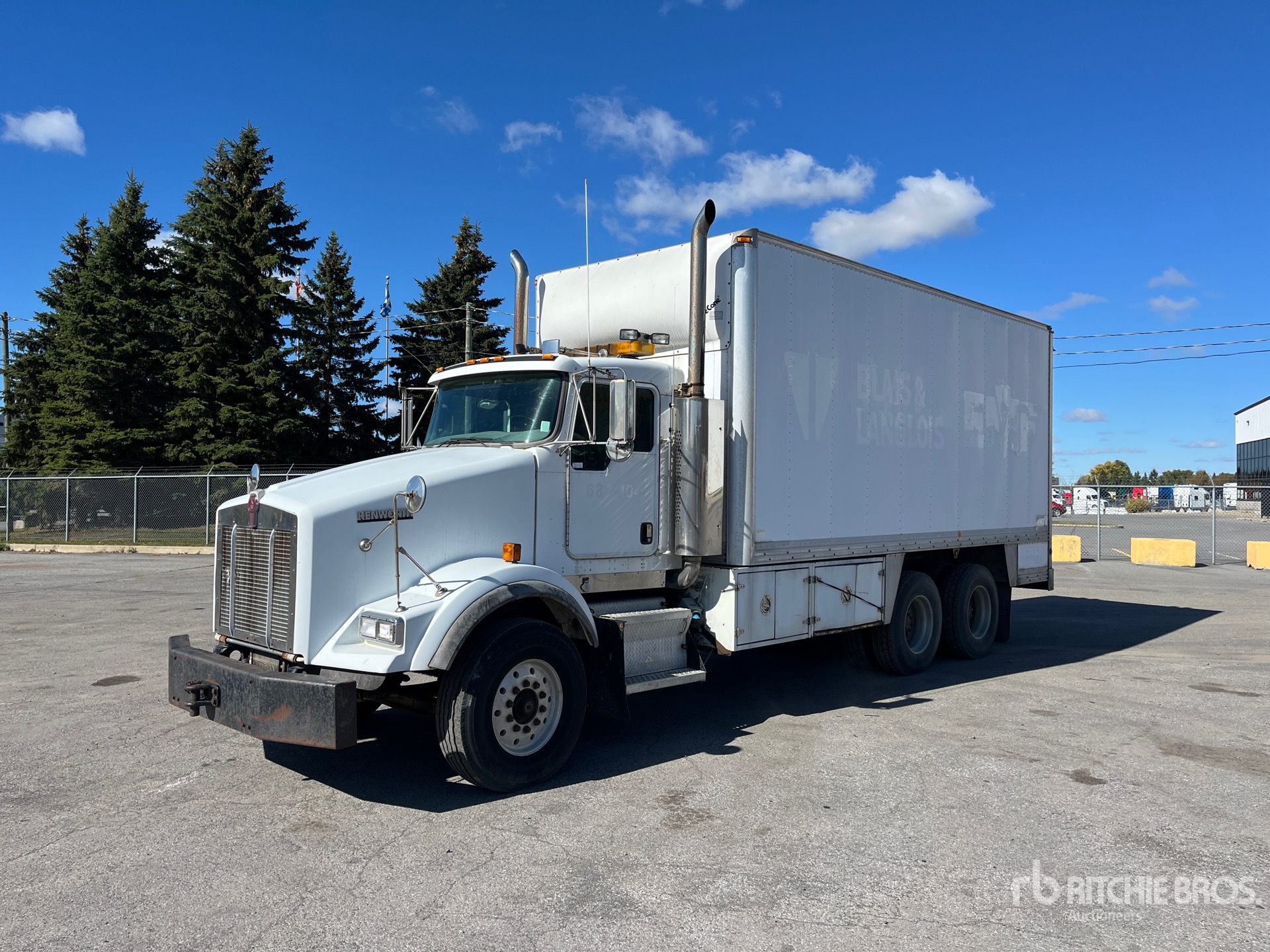 2007 Kenworth T800 Van Truck
