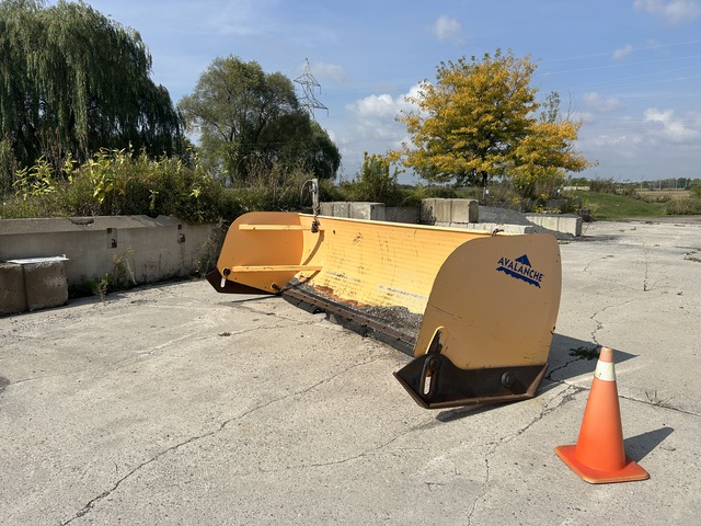 Avalanche LDA 400-14 14 Ft Box Plow/ Snow Pusher Avalanche LDA 400-14 14 Ft Box Plow/ Snow Pusher