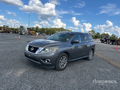2015 Nissan Pathfinder SV 2WD Vehiculo todoterreno