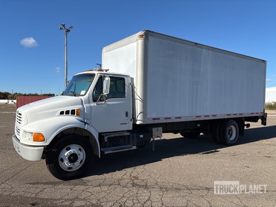 2001 Sterling M7500 4x2 شاحنة فان