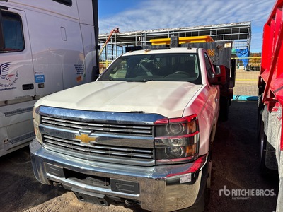 2015 Chevrolet Silverado 3500HD 4x4 Camión esparcidor (Inoperable)