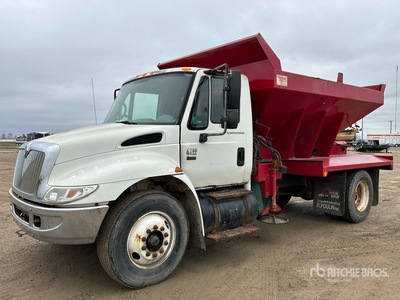 2005 International 4200 VT365 6x2 Spreader Truck