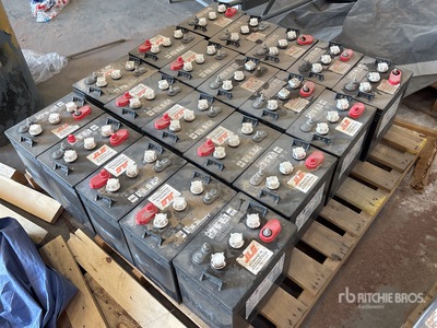 Quantity of (26) JLG Boom Lift バッテリー