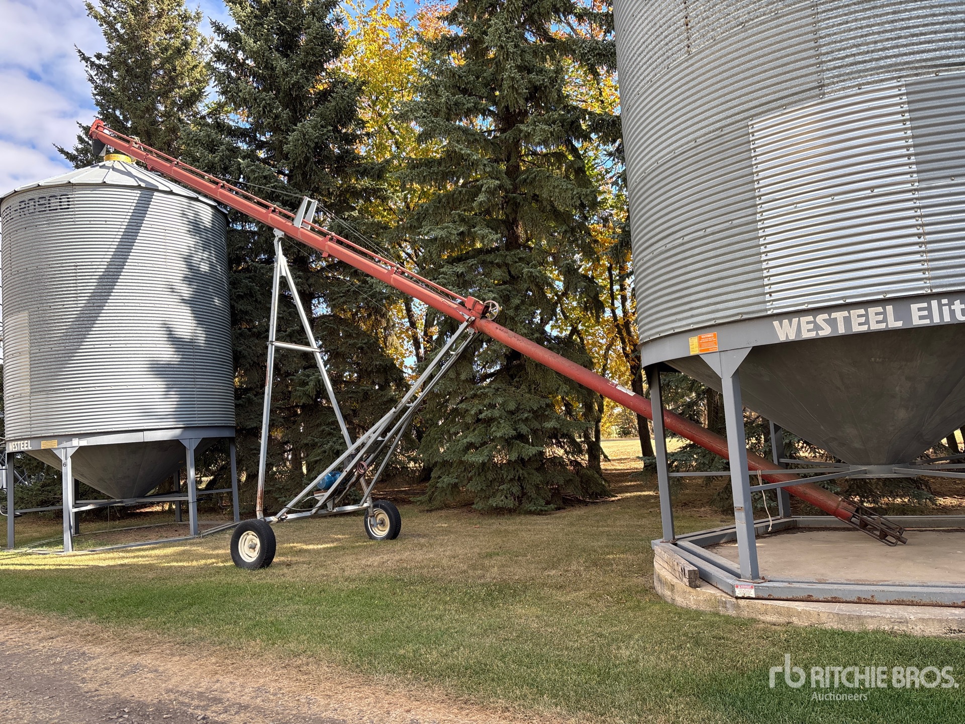 Sakundiak HD8-1600 Grain Auger