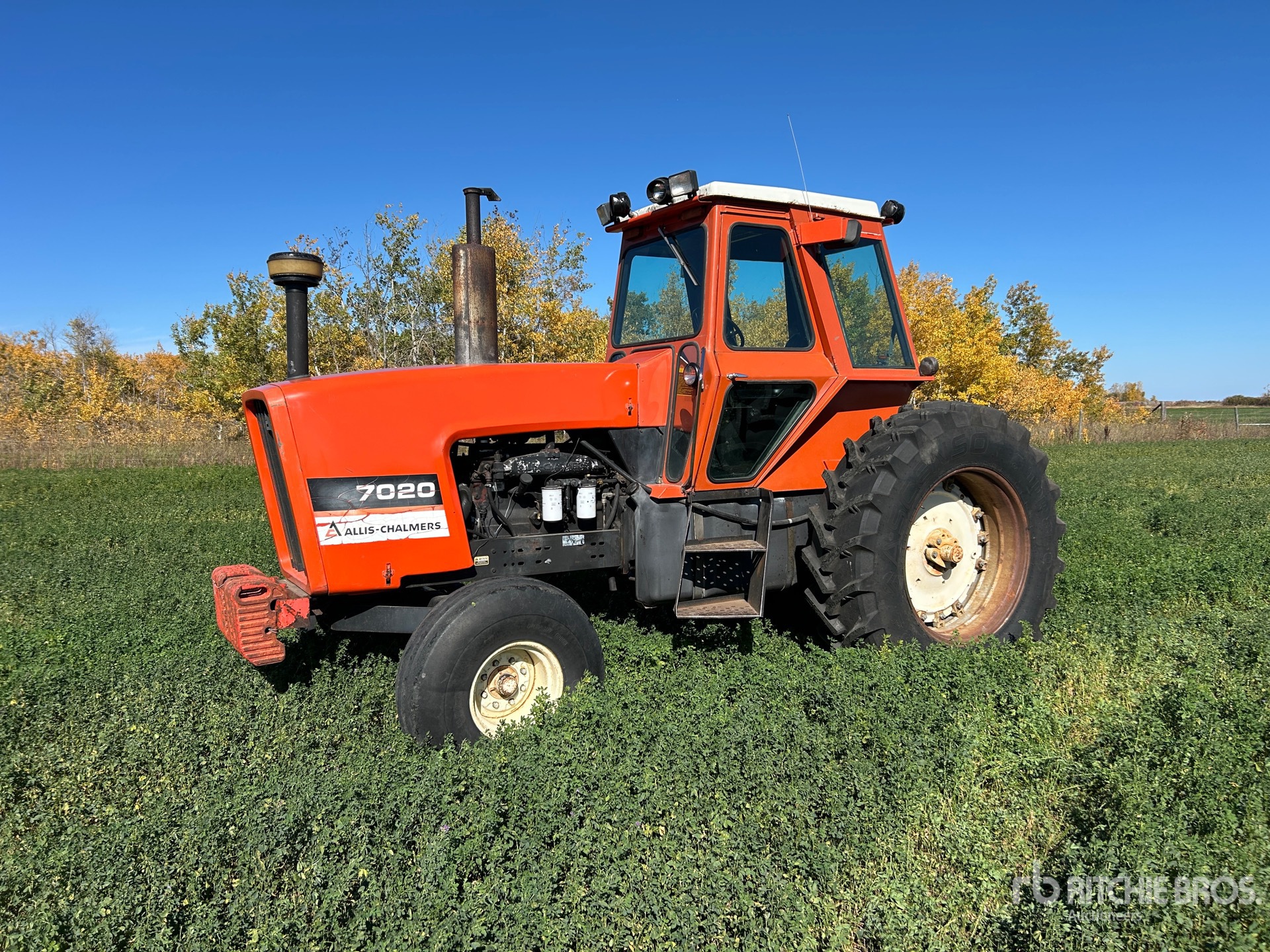 Allis Chalmers 7020 2WD Tractor