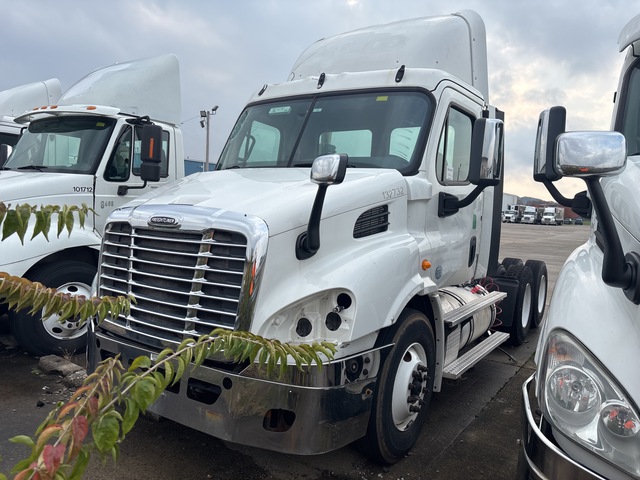 2014 Freightliner Cascadia 6x4 T/A Day Cab Truck Tractor (Inoperable)