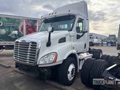 2012 Freightliner Cascadia 113 4x2 S/A Day Cab Truck Tractor (Inoperable)