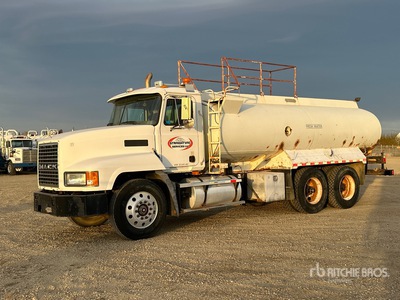 2002 Mack CH613 6x4 Camion cisterna de agua