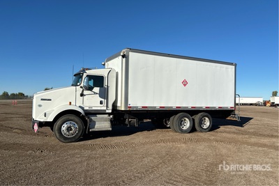 2009 Kenworth T800 6x4 Van Truck