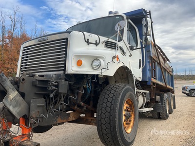 2007 Freightliner M2 106 6x4 Camión con pala para nieve