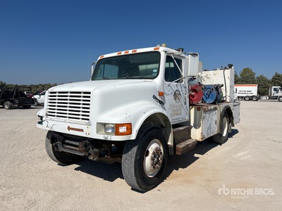 1990 International 4900 4x2 Fuel and Lube Truck