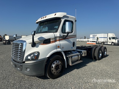 2019 Freightliner Cascadia 113 6x4 T/A Day Cab Truck Tractor
