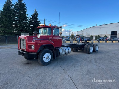 1989 Mack RB688S 6x4 الكابينة والهيكل