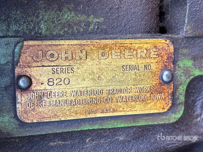1957 John Deere 820 2WD Tracteur de collection