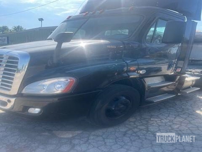 2017 Freightliner Cascadia 113 S/A Day Cab Truck Tractor (Inoperable)