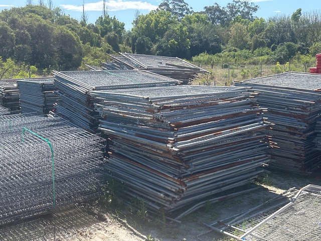 Quantity of (300) Fortress 2.5 m x 1.8 m Temporary Site Fence Quantity of (300) Fortress 2.5 m x 1.8 m Temporary Site Fence