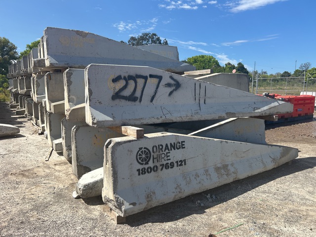 Quantity of (35) DB80 4 m Tapered Concrete Barrier Quantity of (35) DB80 4 m Tapered Concrete Barrier