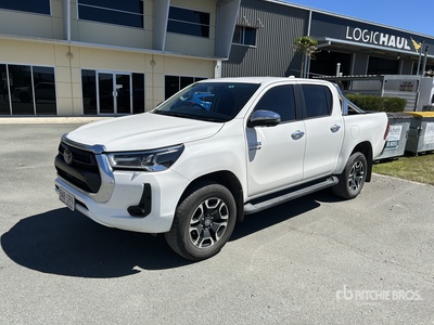 2023 Toyota Hilux SR5 4x4 Dual Cab Pickup