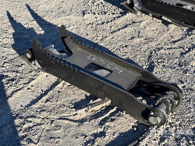 2025 GIYI GY-XJ5T 12 in Hydraulic Excavator Thumb (Unused)