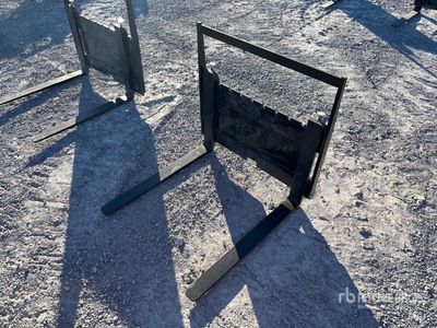 2025 GIYI GY-XHC 29 in Mini Skid Steer Forks (Unused)