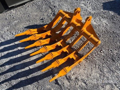 2025 GIYI 32 in Excavator Rake - Fits Cat 305 (Unused)