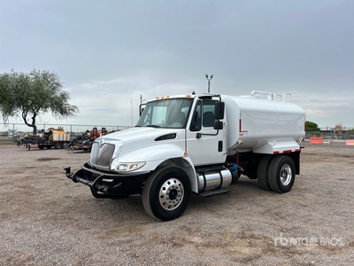 2016 International 4300 2000 gal 4x2 Water Truck