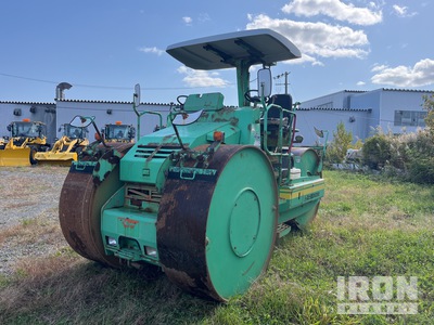 2011 Hitachi CS125 3 Wheel Roller