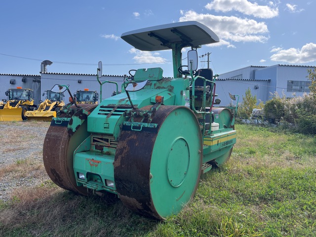2011 年 Hitachi CS125 3 Wheel Roller