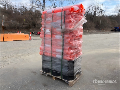 Quantity of (100) 2025 TL RB-100 Lote de Conos de Trafico (Sin Usar) / Traffic Cones Dispositivi vari per il controllo del traffico (Unused)