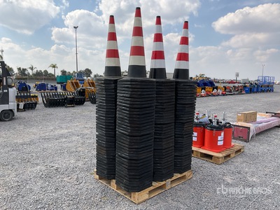 Quantity of (220) 2025 TL C-90 Lote de Conos de Trafico (Sin Usar) / Coni per segnalazioni stradali (Unused)