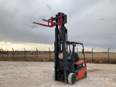 2001 Nissan Q02L25CU 2500 kg Electric Forklift