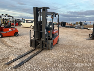 2002 Nissan Q02L25CU Electric Forklift