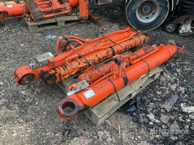 Quantity of Doosan 340 Excavator Parts