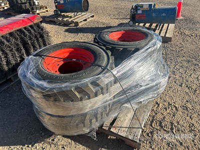 Quantity of (4) 12-16.5 Bobcat Skid Steer Équipements pour pneus (Unused)
