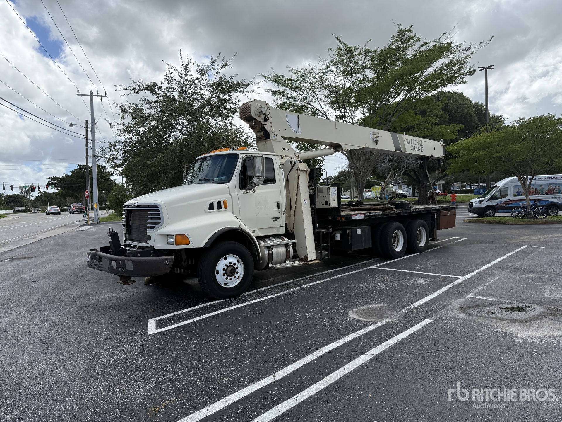 2009 National Crane 900A 26 Ton Straight Boom on 2009 Sterling L9500 6x4 ブームトレーラー