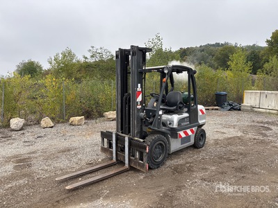 2006 Nissan UGD02A30P0 2350 kg Chariot Elevateur Forklift