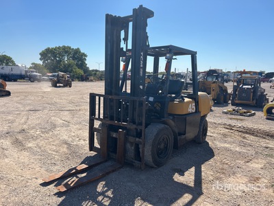TCM FD45T2 10000 lb Pneumatic Tire Forklift