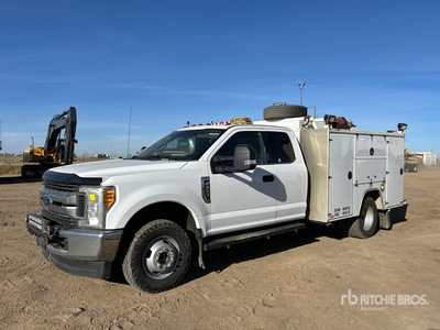 2017 Ford F-350 XLT 4x4 Extended Cab Service Truck
