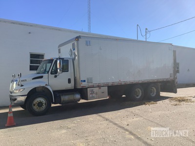 2015 International DuraStar 4400 6x4 24' Dry 6x4 Van Truck