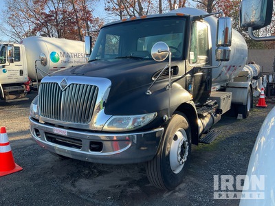 2005 International 4400 4x2 4x2 Tanker Truck
