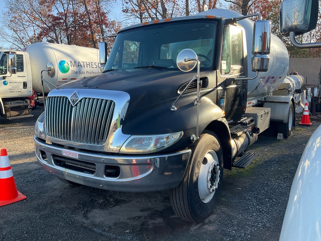 2005 International 4400 4x2 4x2 Tanker Truck 2005 International 4400 4x2 4x2 Tanker Truck