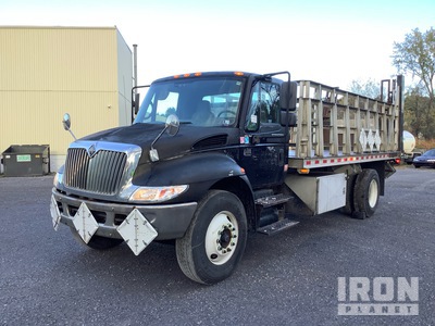 2002 International DuraStar 4400 4x2 4x2 Flatbed Truck